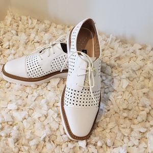 (NWOT) Nine West Laser-cut Oxfords